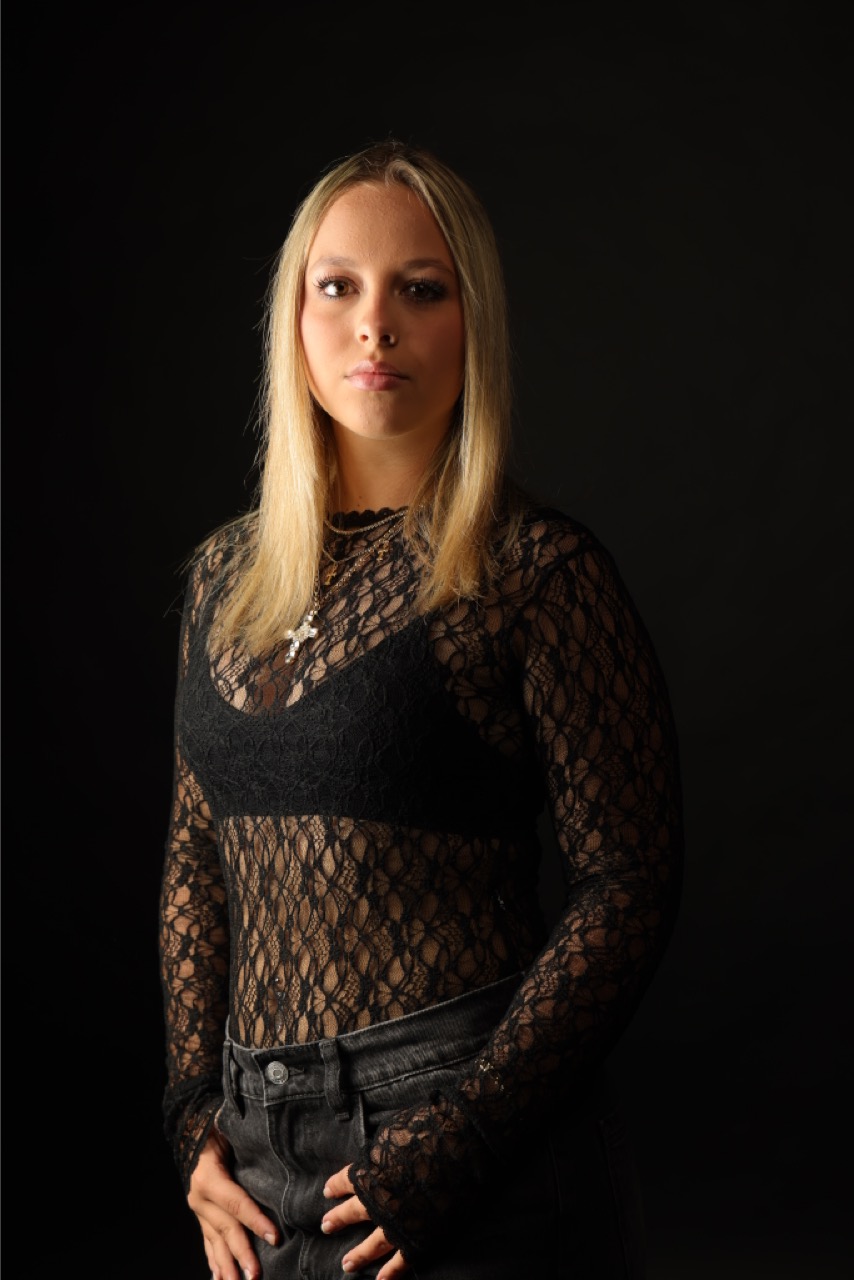 Lea Lang Bass, Gesang