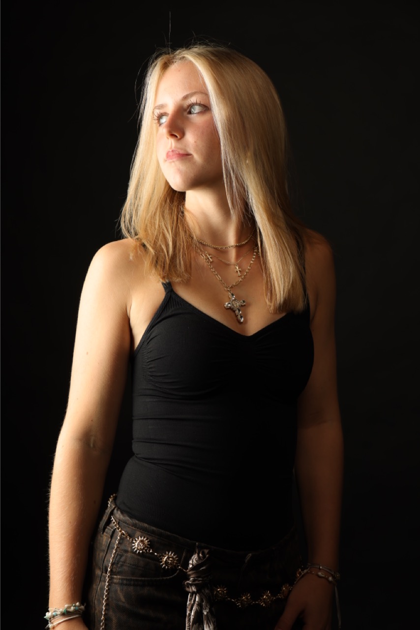 Mara Schrammel, E-Gitarre